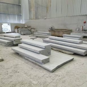 衡阳 整石台阶（大面火烧+侧面自然面），出货前厂内拼装