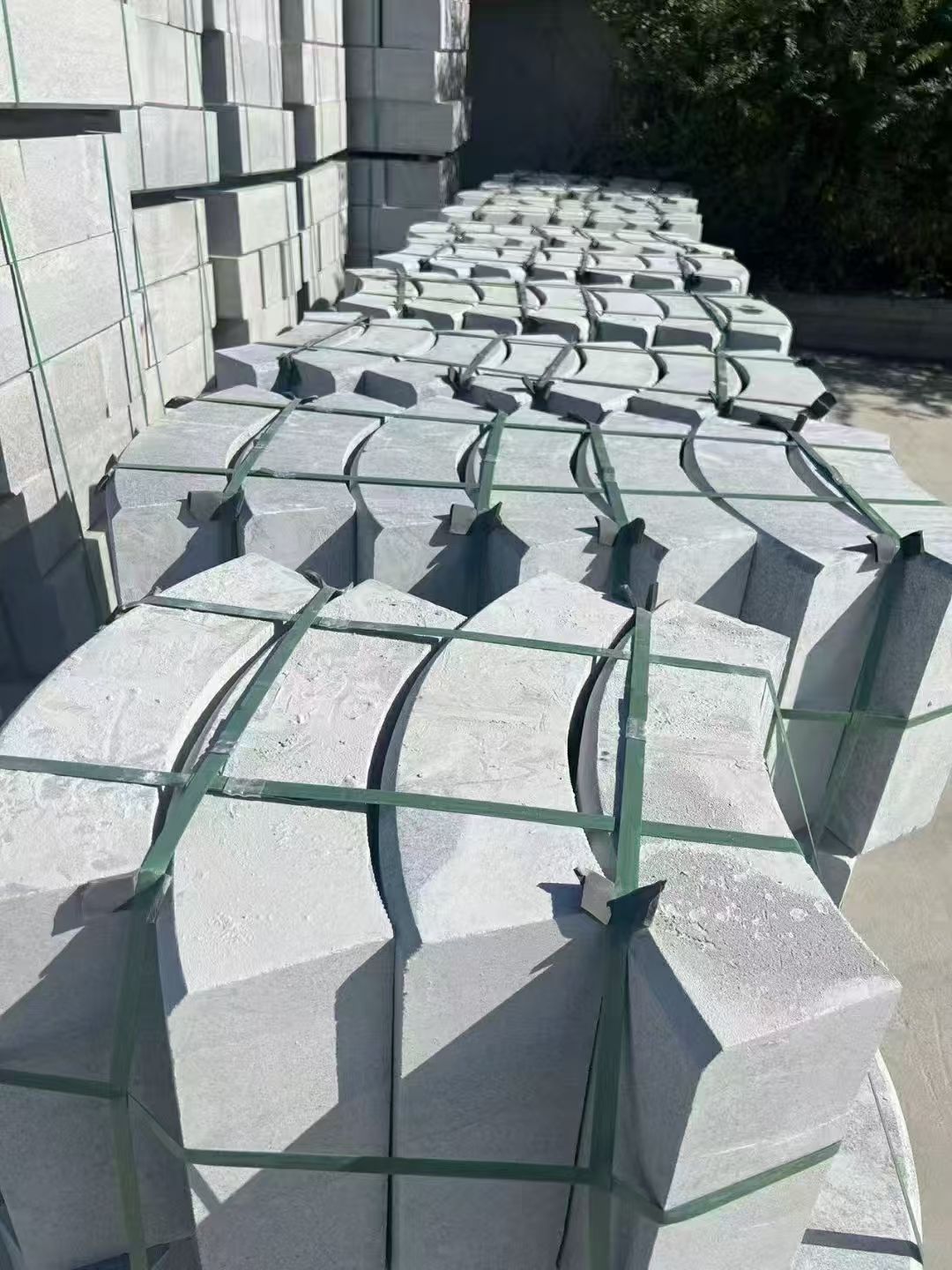 衡阳 芝麻灰弧形路沿石