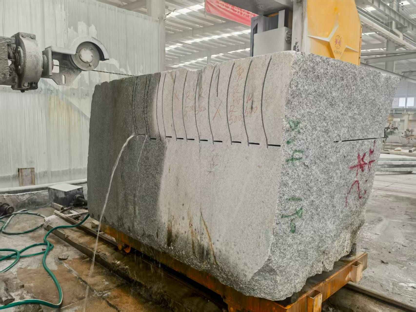 衡阳 602，大花芙蓉白，绳锯加工弧形路沿石