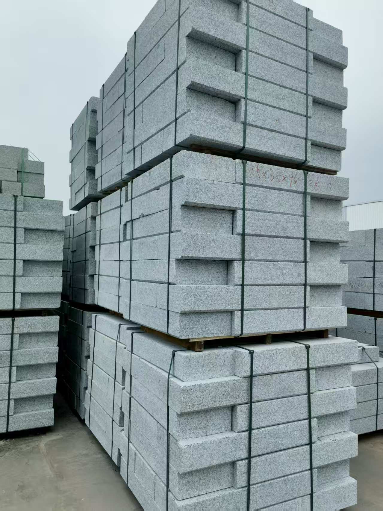 衡阳 路沿石，板板正正的路沿石