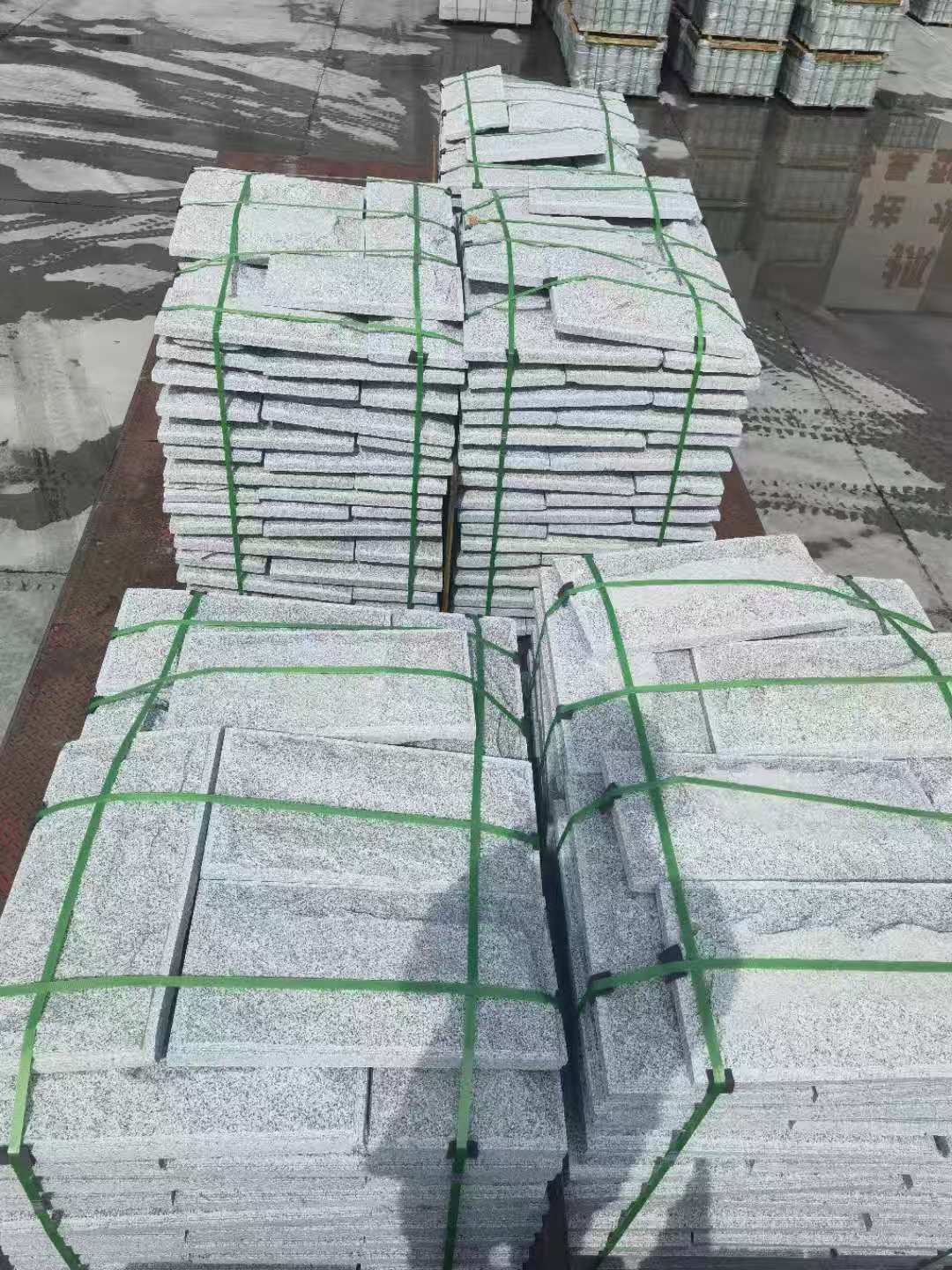 衡阳 芝麻白蘑菇石装车出货