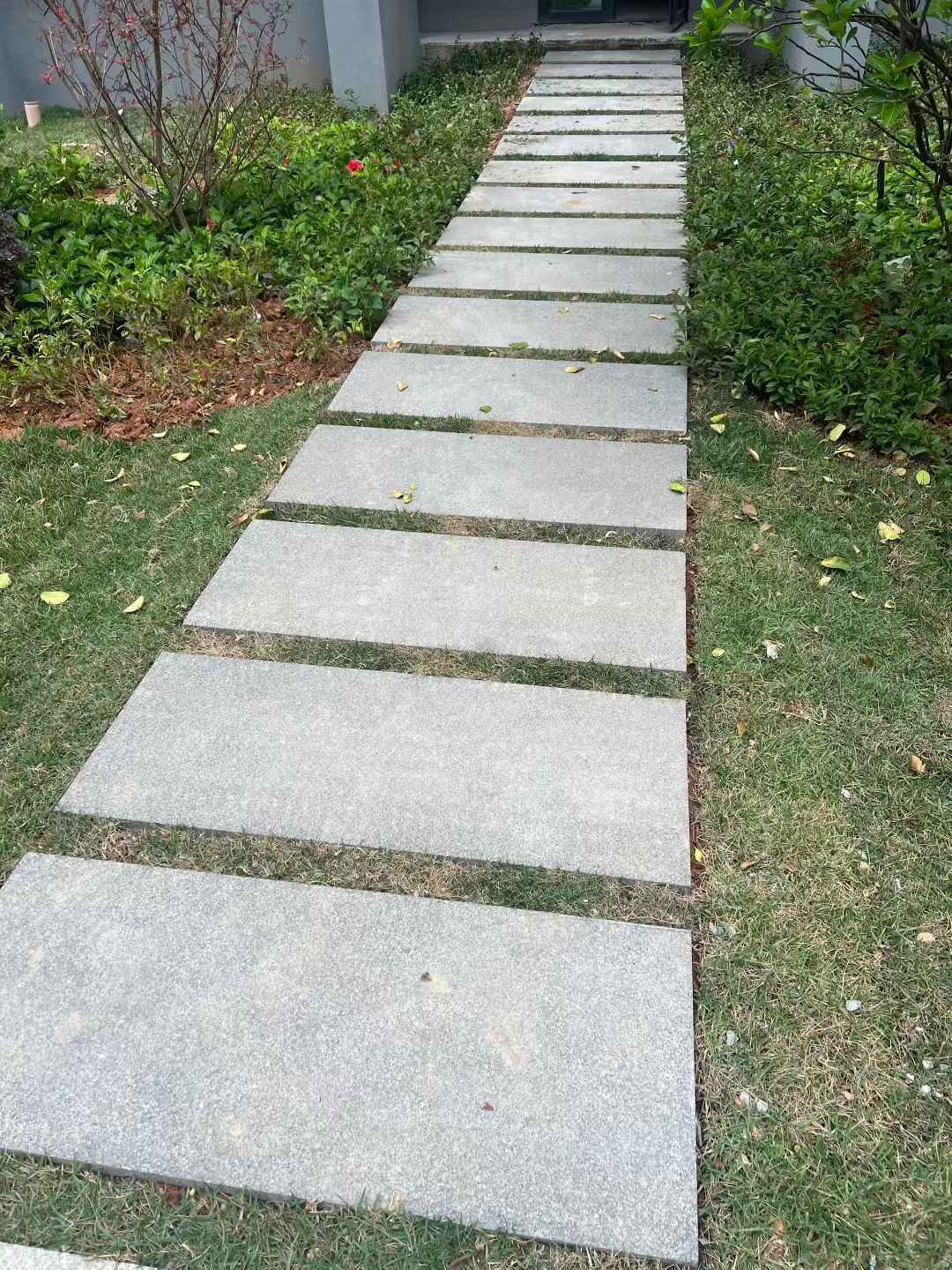 衡阳 芝麻黑小区踏步、汀步石铺装效果