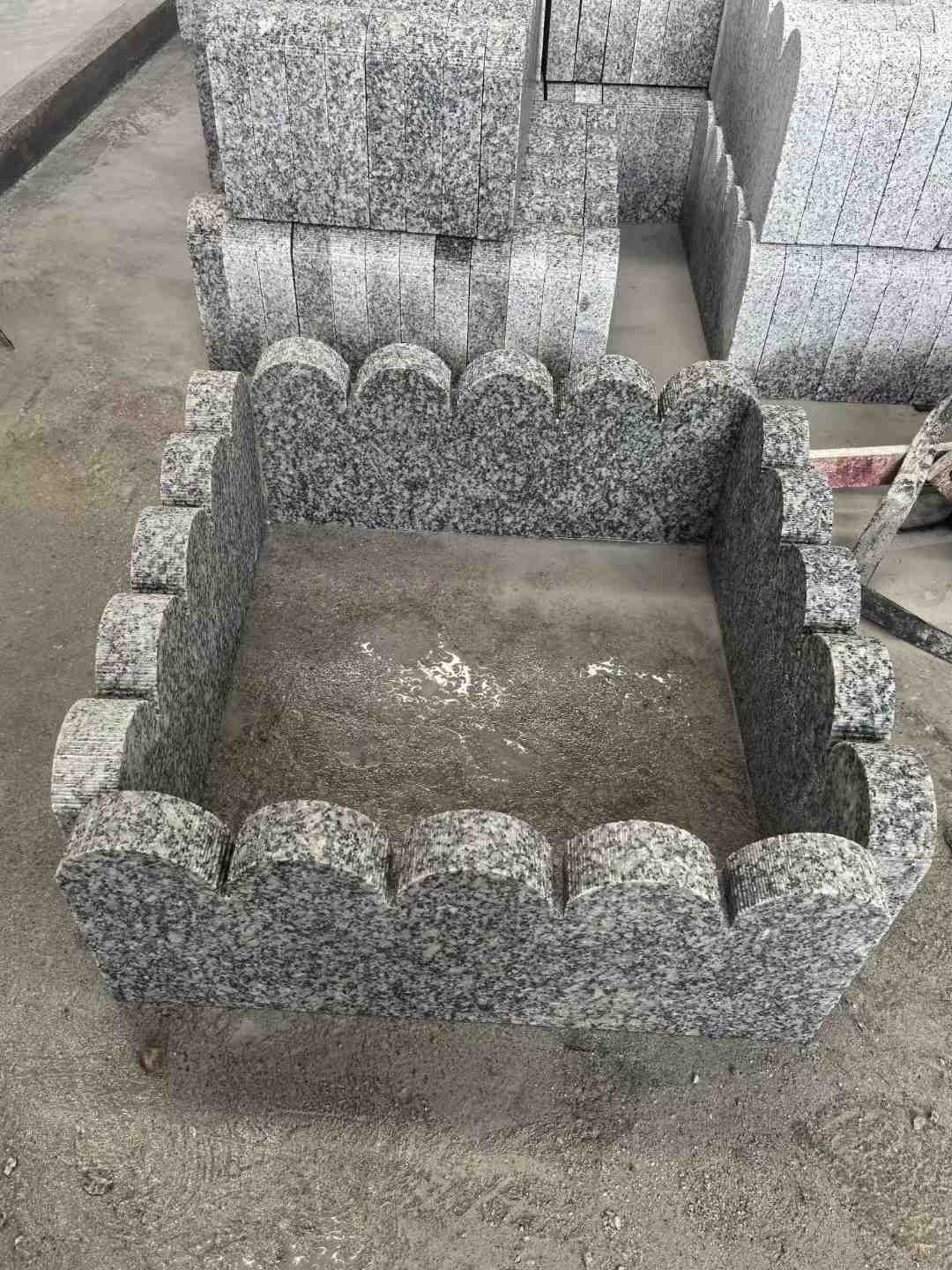 衡阳 花边石、花坛围栏石、花池界石、菜园栅栏石、镶边石、波浪状界石介绍