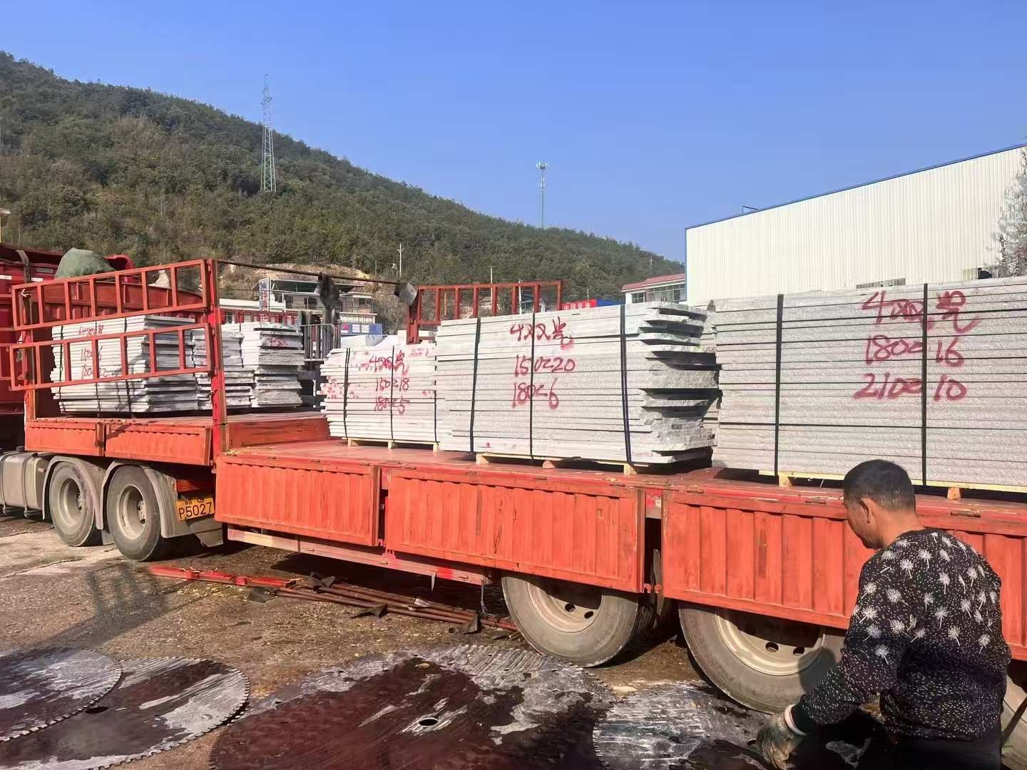 衡阳 芝麻灰花岗岩光面毛板出货日常