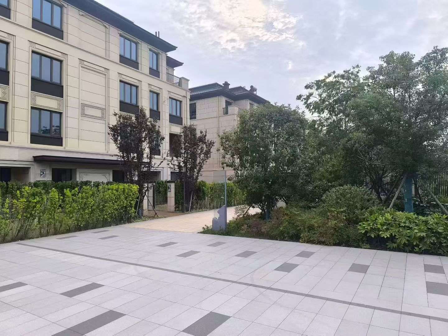 衡阳 芝麻白与芝麻白搭配铺装，尺寸1200*600